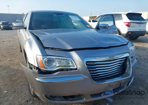 2013 Chrysler 300C z USA, uszkodzony, nr VIN 2C3CCAEGXDH621266